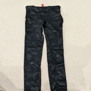 Spanx camo leggings size medium.